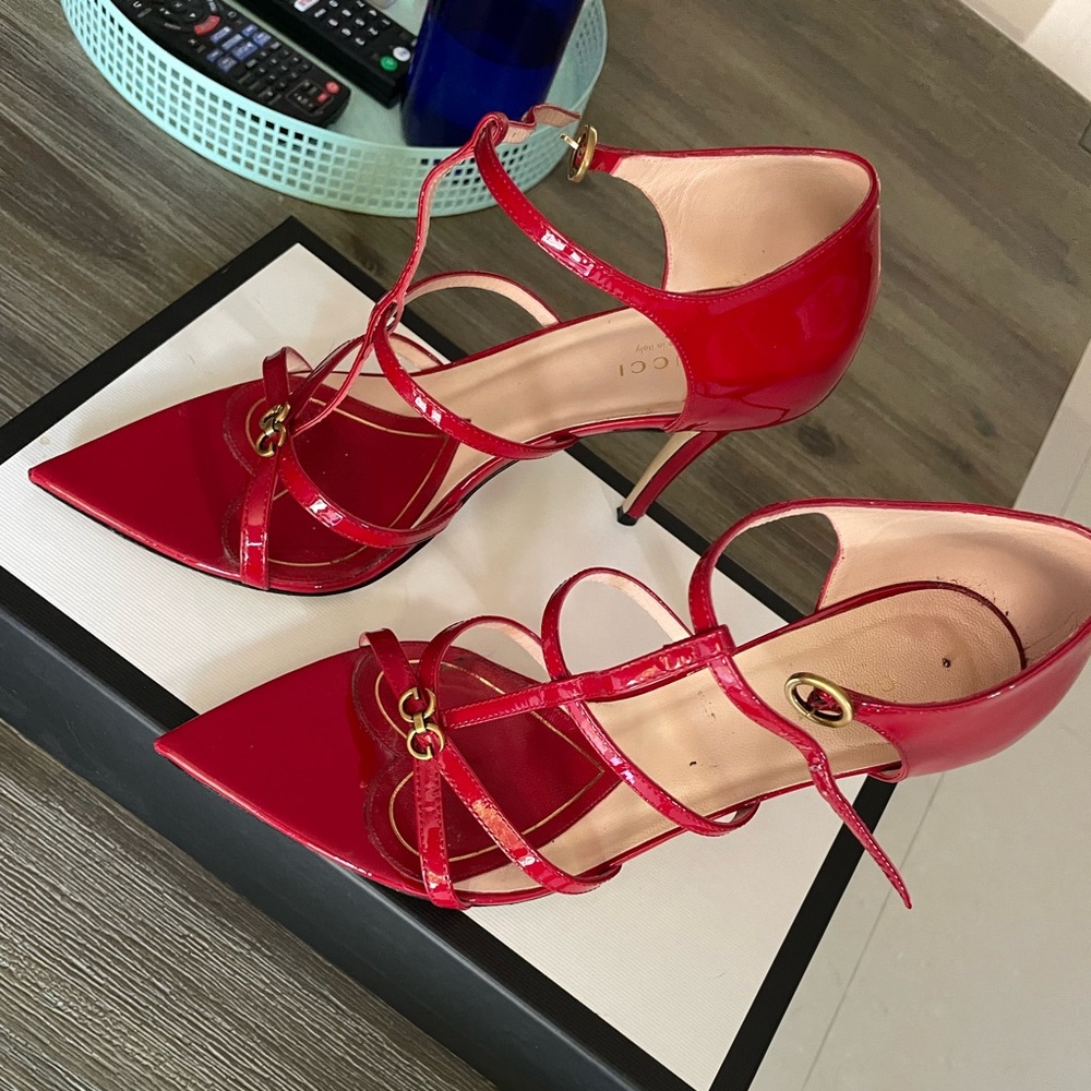 Beautiful Red Leather Pointed Toe Gucci stilettos - slightly used